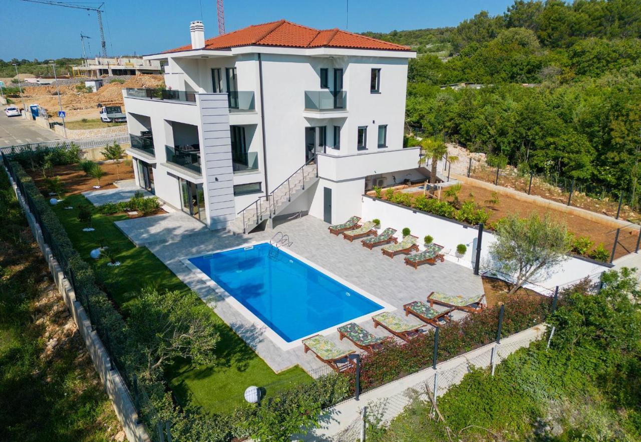 Apartments Paola & Karla With Pool Krk Town Eksteriør billede